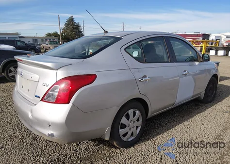 2014 Nissan Versa 1.6 Sv z USA, uszkodzony, nr VIN 3N1CN7AP3EL829581